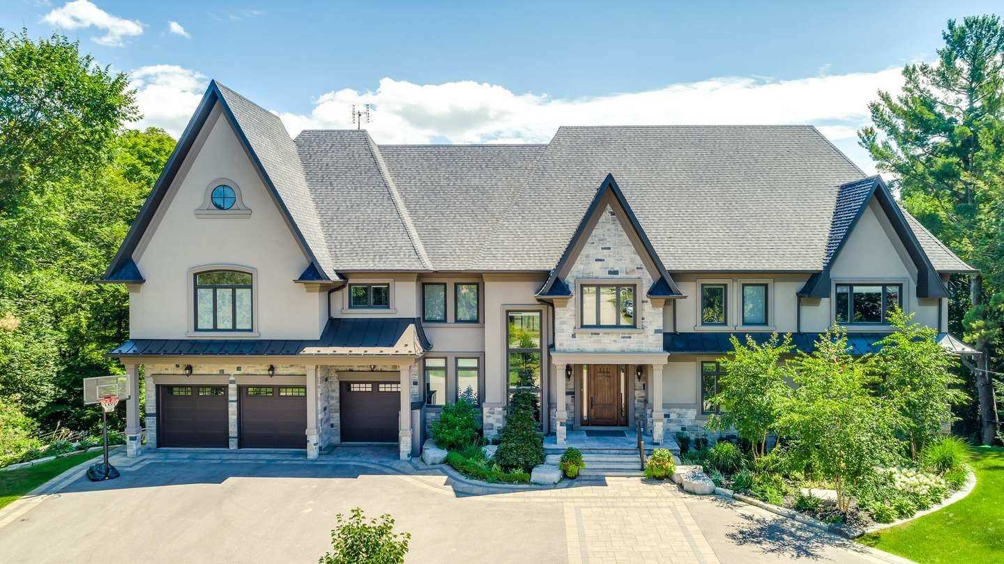 301 Kingscross Dr