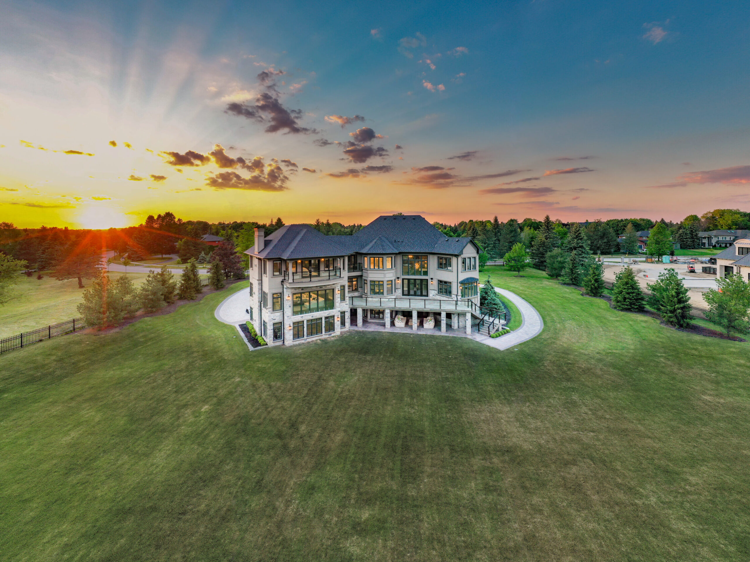 282 Burns Blvd